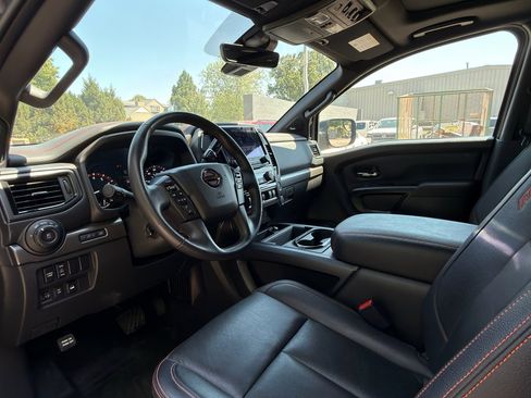 Used 2024 Nissan Titan PRO-4X w/ Pro-4x Convenience Package image 12