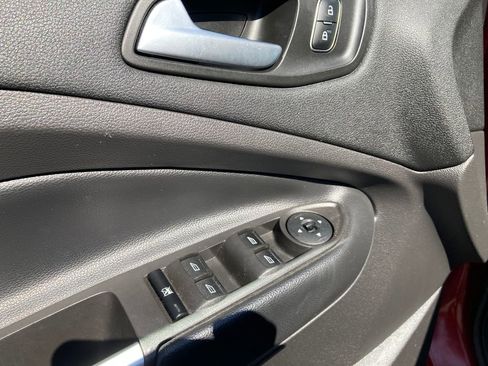 Used 2018 Ford Escape SE w/ SE Sync 3 Package AWD/4WD image 16