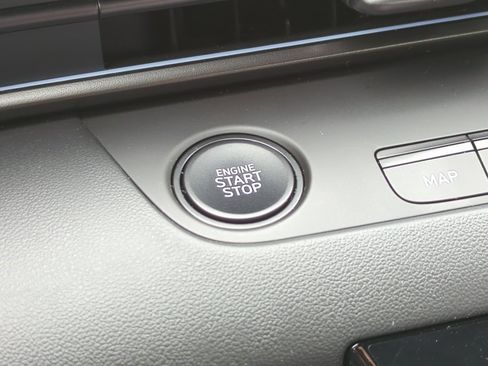 Certified 2025 Hyundai Elantra SEL image 29