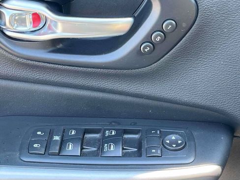 Used 2019 Jeep Cherokee High Altitude AWD/4WD image 31