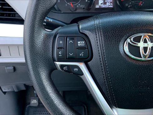 Used 2015 Toyota Sienna LE FWD image 23
