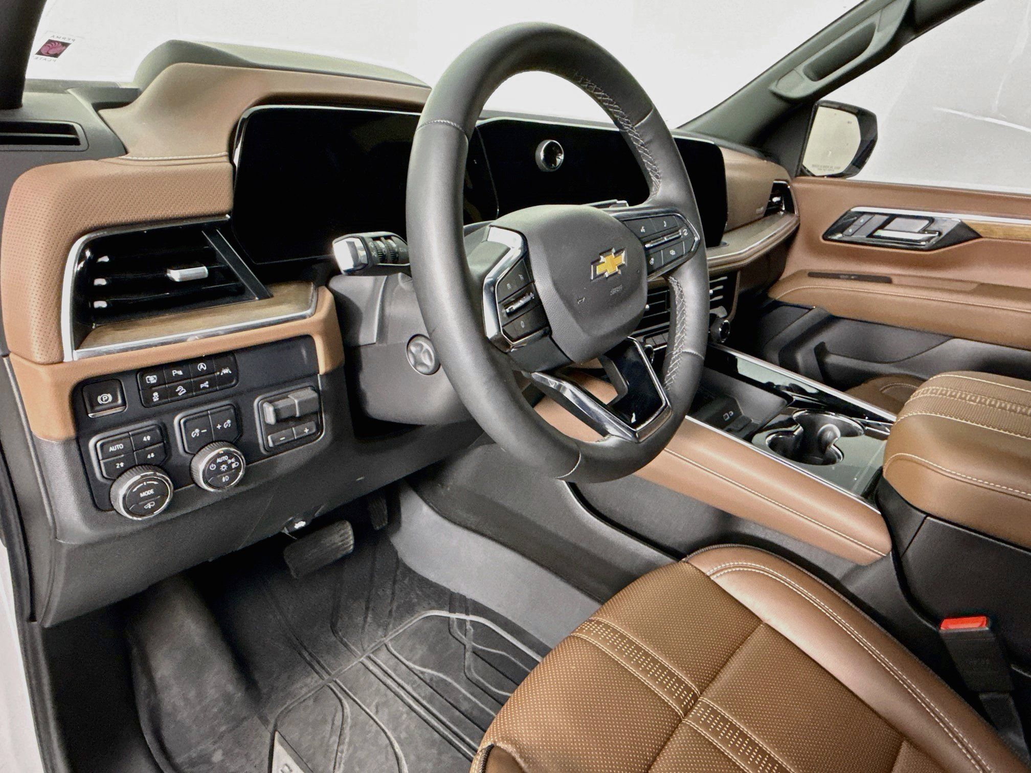 Used 2025 Chevrolet Suburban High Country AWD/4WD image 9