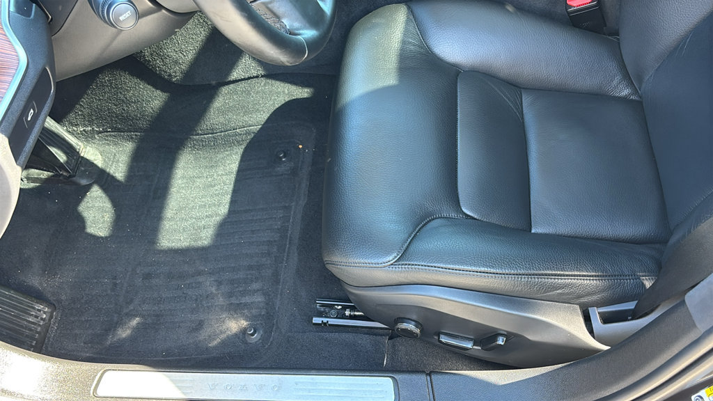 Certified 2024 Volvo S60 B5 Plus AWD/4WD image 25
