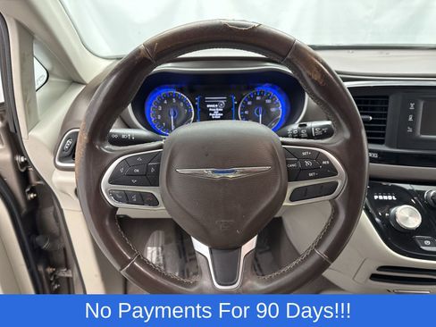 Used 2017 Chrysler Pacifica Touring-L image 14