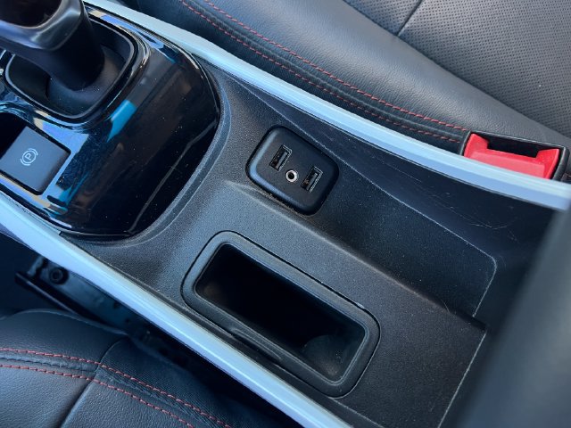 Used 2020 Chevrolet Bolt Premier w/ Infotainment Package FWD image 21