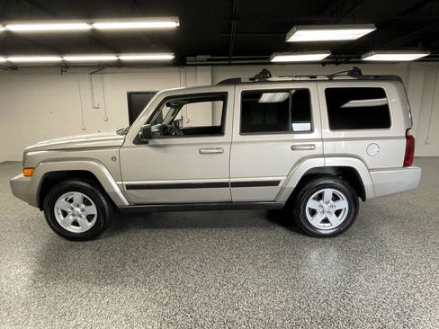 Used 2007 Jeep Commander Sport w/ Skid Plate Group AWD/4WD image 9