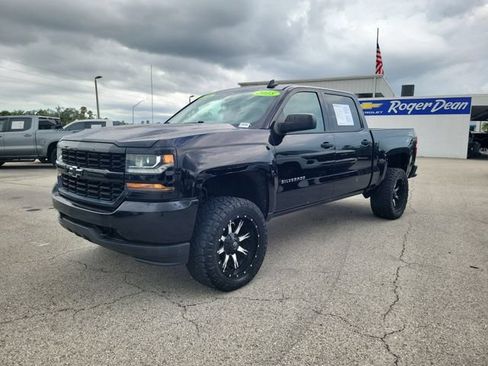 Used 2018 Chevrolet Silverado 1500 Custom w/ Custom Value Package AWD/4WD image 2