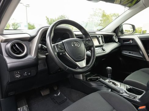Used 2018 Toyota RAV4 XLE w/ All Weather Liner Package FWD image 10