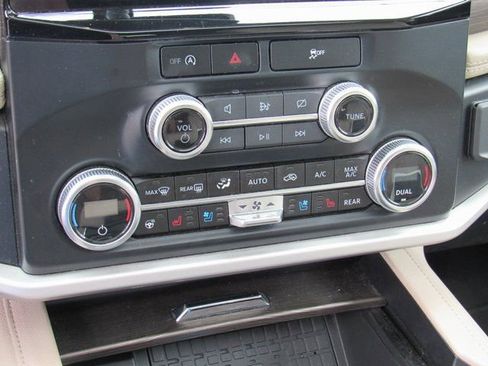 Used 2024 Ford Expedition Max Limited image 22