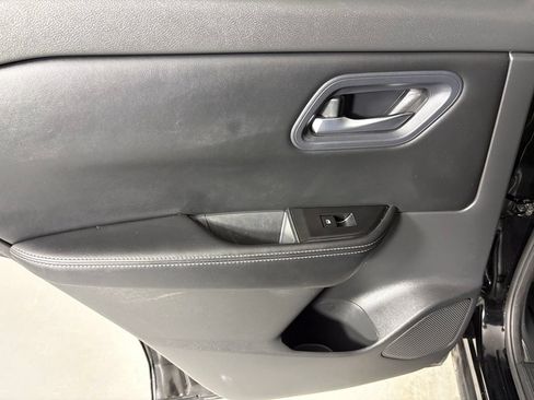 Used 2024 Nissan Rogue SV FWD image 34