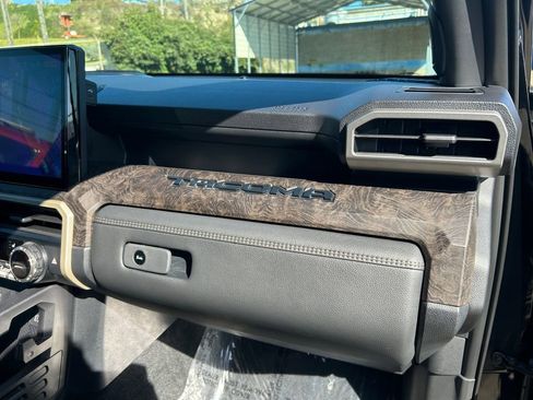 Used 2025 Toyota Tacoma Limited w/ Tow Tech Package AWD/4WD image 22