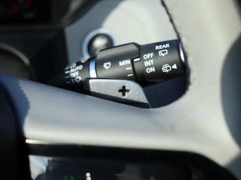 Used 2025 Land Rover Range Rover Velar Dynamic SE image 33