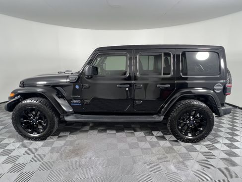Used 2024 Jeep Wrangler Sahara w/ Technology Group image 8
