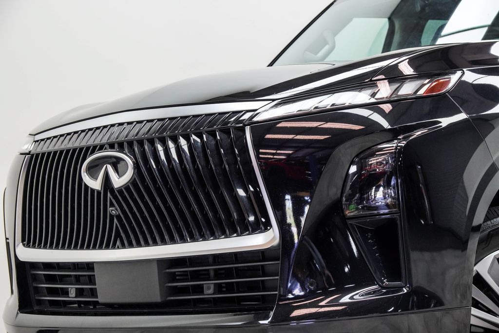 Used 2025 INFINITI QX80 Sensory AWD/4WD image 2