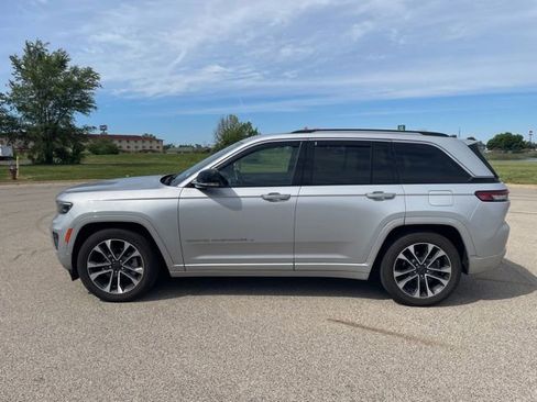 Used 2022 Jeep Grand Cherokee Overland AWD/4WD image 5