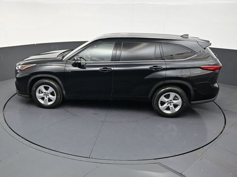 Used 2022 Toyota Highlander L FWD image 14