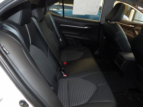 Used 2023 Toyota Camry SE w/ Cold Weather Package image 18