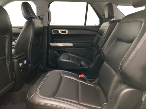 Used 2022 Ford Explorer XLT w/ Equipment Group 202A RWD image 18