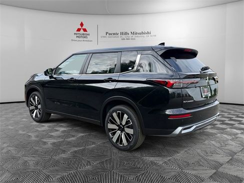 New 2025 Mitsubishi Outlander SE image 7