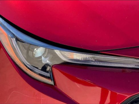 Used 2021 Toyota Corolla LE image 27