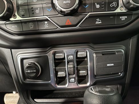 Used 2023 Jeep Wrangler Unlimited Sport image 15