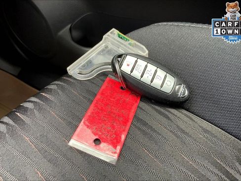 Used 2017 Nissan Rogue SV w/ SV Premium Package image 13