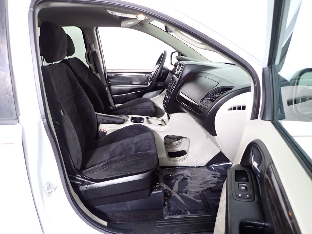 Used 2015 Dodge Grand Caravan SXT FWD image 33