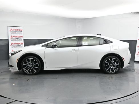 New 2026 Toyota Prius Plug-In Hybrid FWD image 5