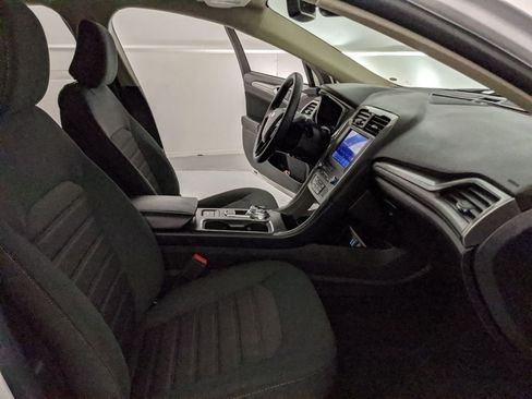 Used 2020 Ford Fusion SE image 20