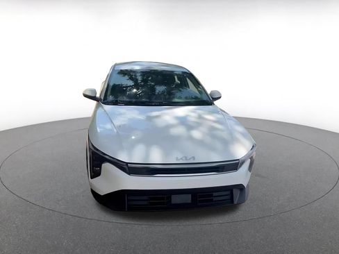 Used 2025 Kia K4 FWD image 3