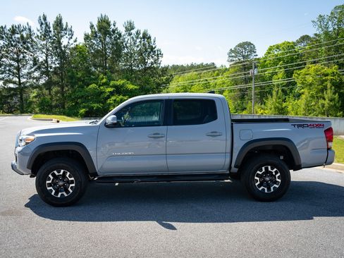 Used 2019 Toyota Tacoma TRD Off-Road AWD/4WD image 5