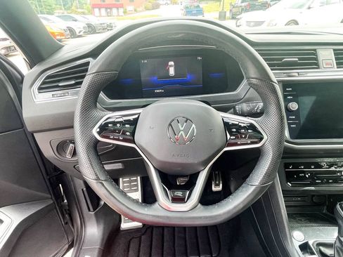 Used 2022 Volkswagen Tiguan SE R-Line image 11