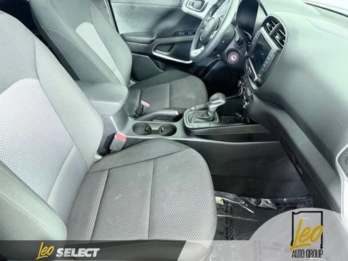 Used 2025 Kia Soul LX FWD image 17
