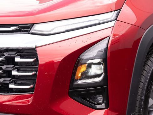 Used 2025 Chevrolet Equinox LT w/ Safety and Technology Package image 19