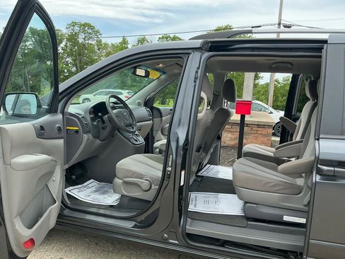 Used 2012 Kia Sedona LX w/ PWR Pkg FWD image 9