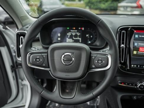 Certified 2025 Volvo XC40 B5 Ultra w/ Climate Package image 30