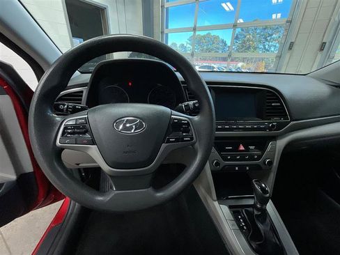 Used 2017 Hyundai Elantra SE image 15