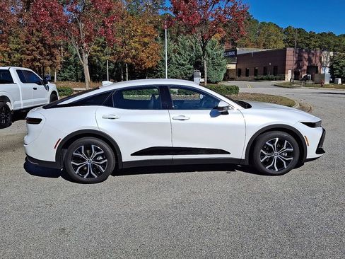 Used 2023 Toyota Crown XLE image 7