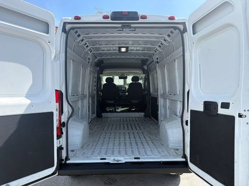 Used 2025 RAM ProMaster 2500 w/ Convenience Group FWD image 5