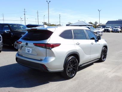 Used 2023 Toyota Highlander XLE