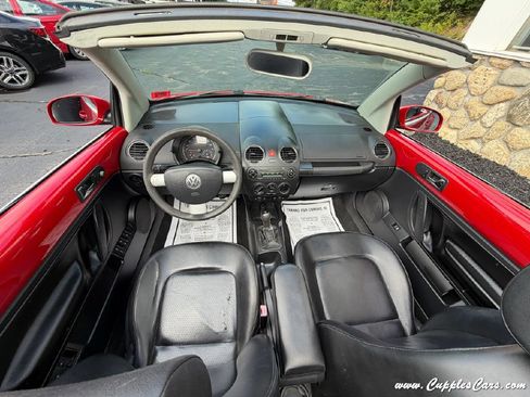 Used 2006 Volkswagen Beetle Convertible w/ Package 1 FWD image 19