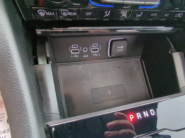 Used 2025 Jeep Grand Cherokee Altitude AWD/4WD image 19