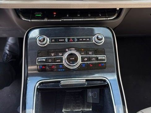Used 2023 Lincoln Nautilus Reserve AWD/4WD image 17