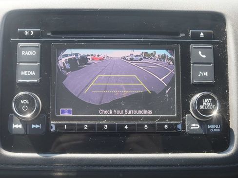 Used 2021 Honda HR-V LX image 3