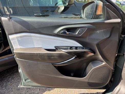Used 2025 Chevrolet Trax LT FWD image 18