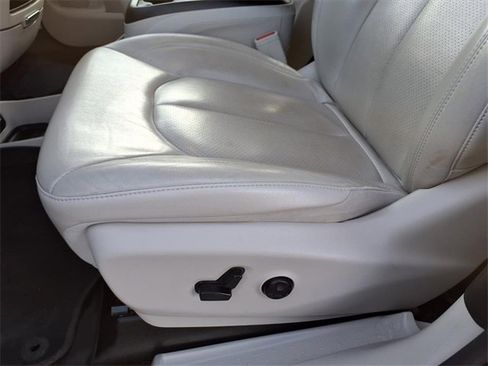 Used 2021 Chrysler Pacifica Touring-L image 45