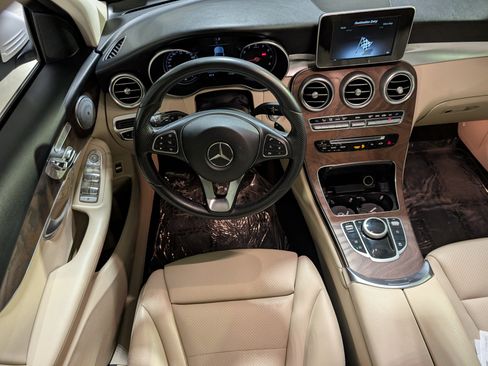 Used 2019 Mercedes-Benz GLC 300 4MATIC image 6