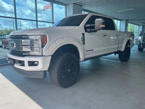 Used 2017 Ford F250 Platinum w/ Platinum Ultimate Package image 3