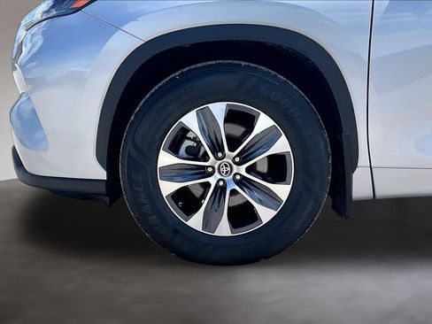 Used 2023 Toyota Highlander XLE FWD image 34