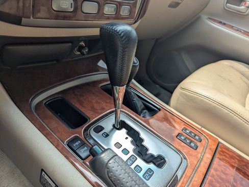 Used 2004 Toyota Land Cruiser AWD/4WD image 9